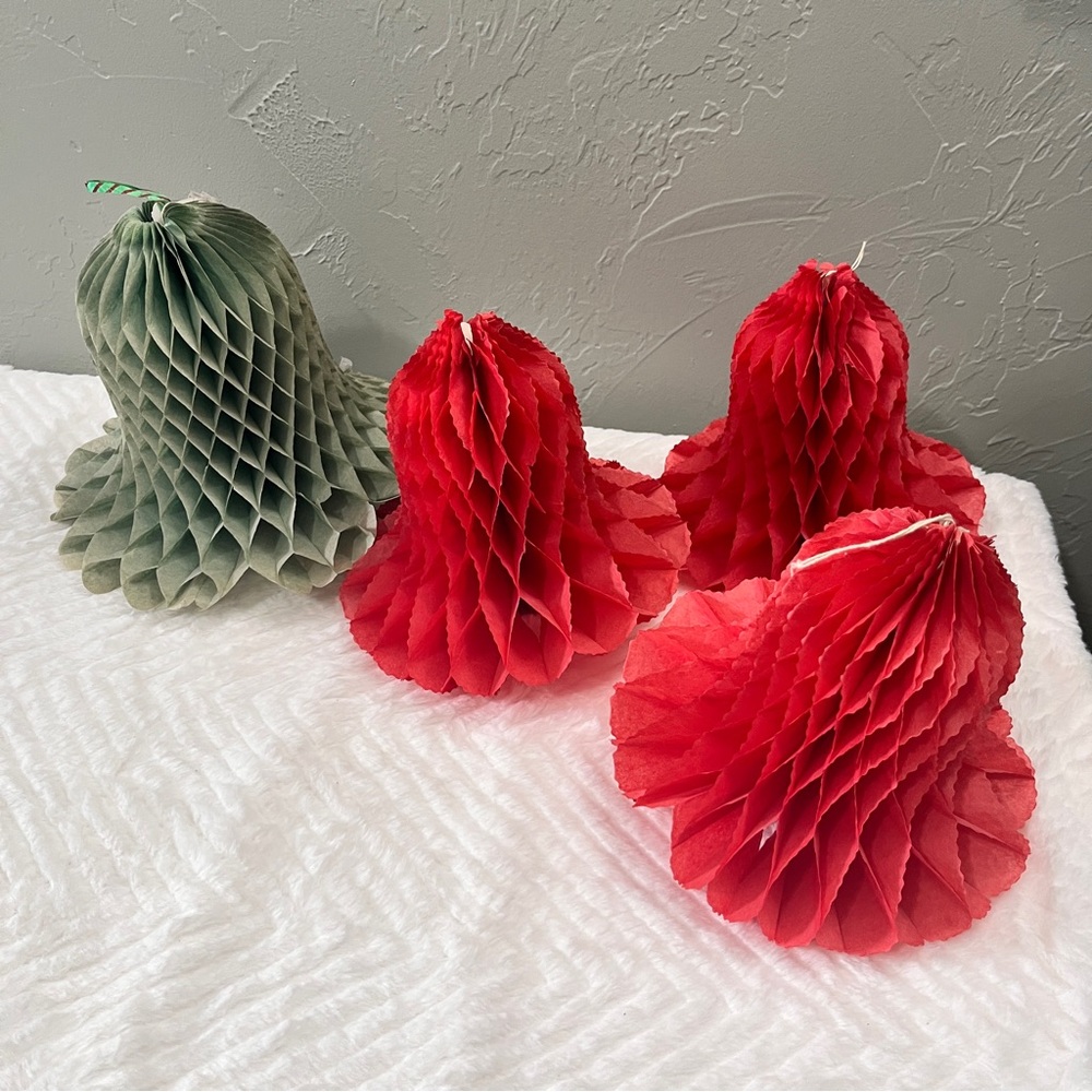 VINTAGE MID CENTURY HONEY COMB CARDBOARD CHRISTMAS BELL DECORATION RED holiday